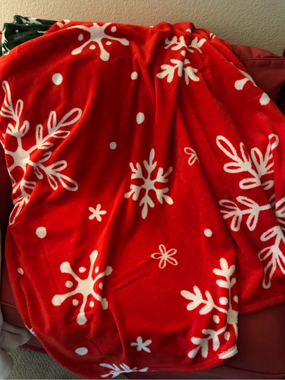 Cozy Red Snowflake Holiday Throw Blanket - Unbranded